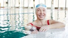 Une grand-mère chilienne de 87 ans remporte 6 médailles d’or aux championnats de natation : « Il n’est jamais trop tard »