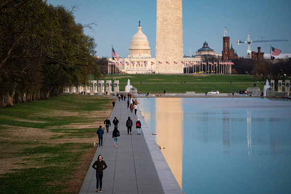 -Illustration- Le Capitole des États-Unis à Washington, au coucher du soleil le 6 décembre 2020. Photo par Al Drago/Getty Images.