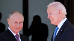 Biden menace Poutine de « fortes sanctions » s’il attaque l’Ukraine