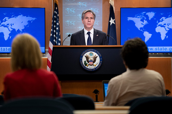 -Le secrétaire d'État américain Antony Blinken a renouvelé lundi son vœu d'une "réponse collective" à l'Iran, Téhéran a été blâmé pour une attaque contre un pétrolier lié à Israël. Photo de Brendan Smialowski / POOL / AFP via Getty Images.