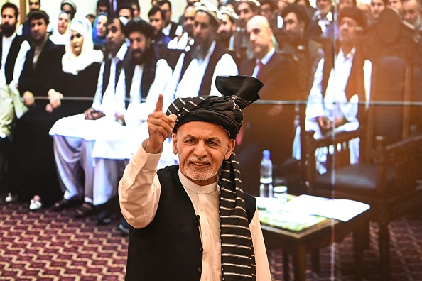 -Le président afghan Ashraf Ghani lors d'une cérémonie au palais présidentiel afghan à Kaboul le 4 août 2021. Photo de SAJJAD HUSSAIN / AFP via Getty Images.