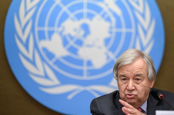-Le secrétaire général de l'ONU Antonio Guterres lors d'une conférence de presse concernant l'aide à donner à l'Afghanistan, à Genève le 13 septembre 2021. Photo de Fabrice COFFRINI / AFP via Getty Images.