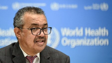 « Aucun pays ne pourra se sortir de la pandémie à coups de doses de rappel », indique le patron de l’Organisation mondiale de la santé