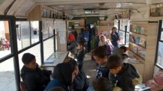 A Kaboul, les bus bibliothèques sont de retour, pour la joie des enfants