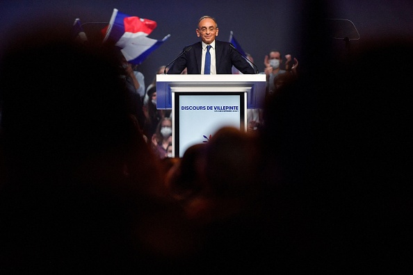 Eric Zemmour, lors de son meeting de campagne à Villepinte, près de Paris, le 5 décembre 2021.  (Photo : JULIEN DE ROSA/AFP via Getty Images)