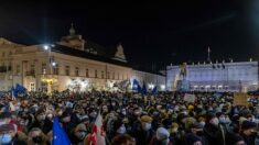 Des milliers de Polonais manifestent pour des « médias libres »