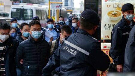 Liberté de la presse à Hong Kong : le média pro-démocratie Stand News fermé après une vague de perquisitions et d’arrestations