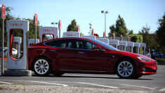 Tesla rappelle 675.000 voitures, coup de semonce pour le géant électrique