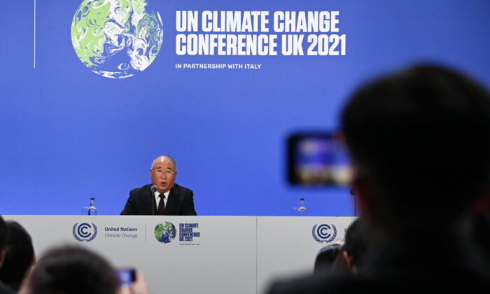 L'envoyé spécial de la Chine pour le climat, Xie Zhenhua, s'exprime lors d'une déclaration conjointe de la Chine et des États-Unis sur une déclaration renforçant l'action climatique dans les années 2020, le 10 novembre 2021 à Glasgow, en Écosse. )Jeff J Mitchell/Getty Images)
