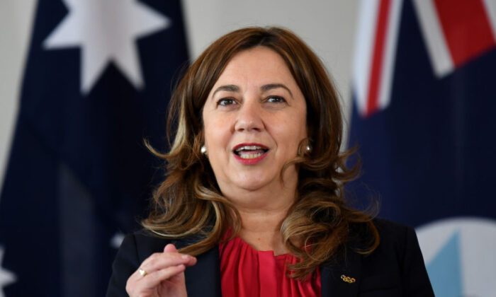 La Première ministre du Queensland, Annastacia Palaszczuk, s'exprime lors d'une conférence de presse à Brisbane, en Australie, le 13 décembre 2021. (Dan Peled/Getty Images)