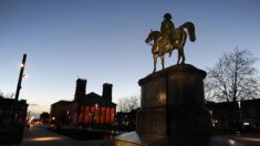 Rouen : les habitants voteront-ils pour ou contre le retour de la statue de Napoléon place de l’Hôtel de Ville ?