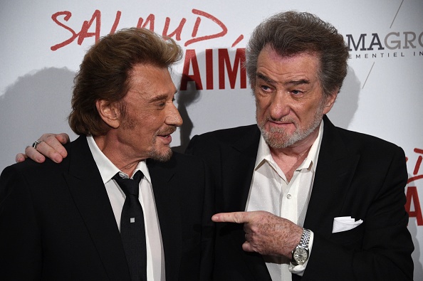 Johnny Halliday et Eddy Mitchell en 2014 à Paris. (MARTIN BUREAU/AFP via Getty Images)