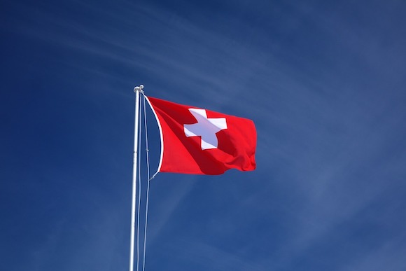 Le drapeau suisse. (Photo Pixabay)