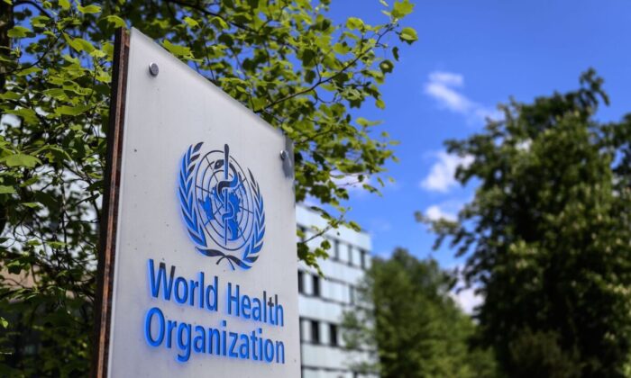 L’enseigne de l'Organisation mondiale de la santé (OMS) à Genève, le 24 avril 2020. (Fabrice Coffrini/AFP via Getty Images)