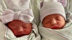 Le soir du Nouvel An, un petit garçon naît en 2021 alors que sa sœur jumelle naît en 2022 !