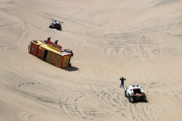 -Illustration- La voiture 355 BUGGY PAM1 conduite par Philippe Boutron de France dans le désert lors de la septième étape du rallye Dakar 2019 le 14 janvier 2019 au Pérou. Photo de Dean Mouhtaropoulos/Getty Images.