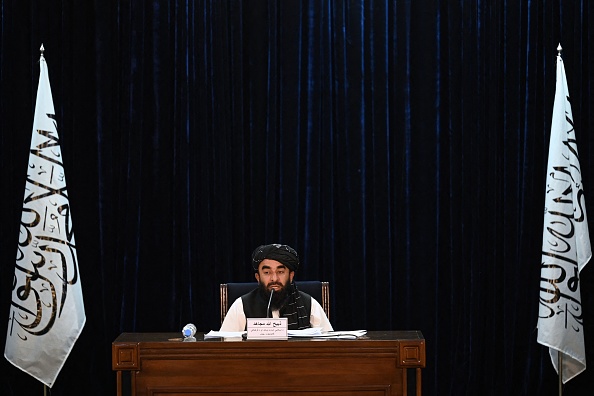 -Le porte-parole des talibans Zabihullah Mujahid indique « avoir fait un budget qui ne dépend pas de l'aide internationale » à Kaboul. Photo d'AAMIR QURESHI / AFP via Getty Images.