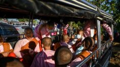 Birmanie: des centaines de moines fuient les combats entre armée et factions rebelles