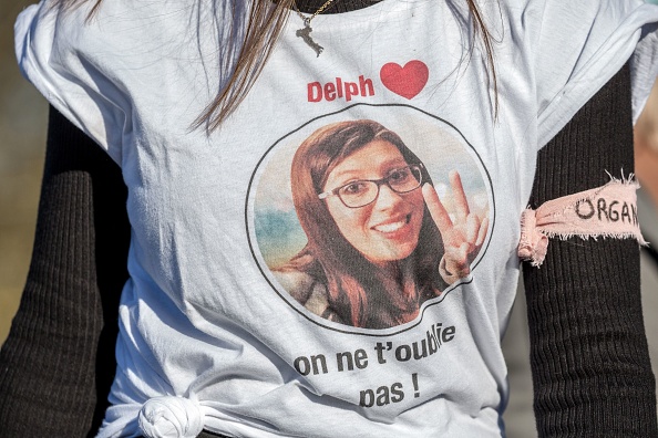 Tee-shirt à l'effigie de l'infirmière disparue Delphine Jubillar. (Photo : FRED SCHEIBER/AFP via Getty Images)
