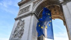 Le drapeau européen sous l’arc de Triomphe a été retiré