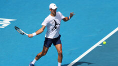 Djokovic s’entraîne à l’Open d’Australie, sa participation toujours en suspens