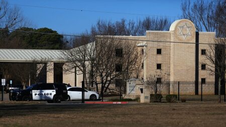 Prise d’otages dans une synagogue au Texas : le ravisseur décédé était Britannique