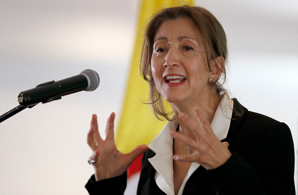 La Franco-Colombienne Ingrid Betancourt, qui a été kidnappée pendant plus de six ans par les rebelles des FARC, prononce un discours à Bogota, le 18 janvier 2022. (Photo : DANIEL MUNOZ/AFP via Getty Images)