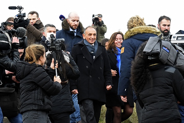 Le candidat Eric Zemmour à Calais le 19 janvier 2022.  (Photo by FRANCOIS LO PRESTI/AFP via Getty Images)