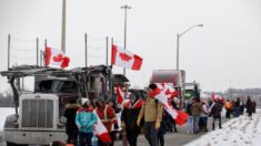 Canada: mécontents face au recul de leurs libertés, des camionneurs expliquent pourquoi ils soutiennent massivement le Convoi de la liberté 2022
