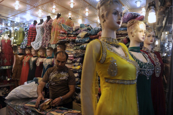-Les talibans demandent aux commerçants de couper la tête des mannequins féminins dans leurs magasins. Photo SHAH MARAI/AFP via Getty Images.
