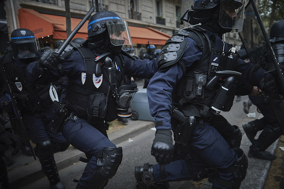 Les forces de l'ordre lors d'une manifestation à Paris le 1er mai 2021. (Photo : Kiran Ridley/Getty Images)