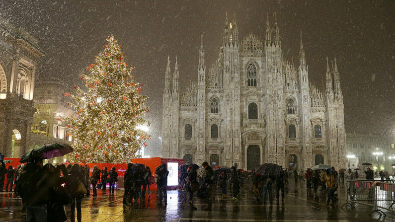 Vue générale de la Piazza Duomo, le 7 décembre 2012 à Milan, en Italie.  (Crédit photo Vittorio Zunino Celotto/Getty Images)