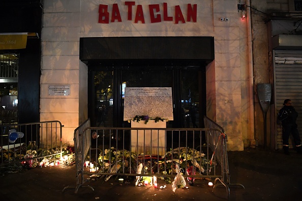Le 13 novembre 2015 des attentats terroristes djihadistes ont tué 130 personnes à Paris et blessé des centaines d'autres.       (Photo : CHRISTOPHE ARCHAMBAULT/AFP via Getty Images)