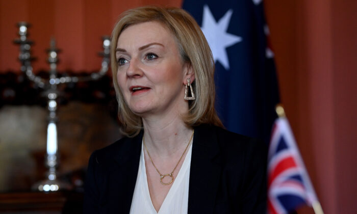 La ministre britannique des Affaires étrangères, Liz Truss, lors d'un discours prononcé à l'occasion des consultations ministérielles entre l'Australie et le Royaume-Uni (AUKMIN), à Admiralty House, à Sydney, le 21 janvier 2022. (Bianca De Marchi-Pool/Getty Images)