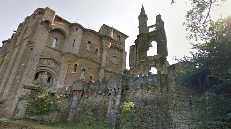 Château privé de Boulogne-la-Grasse (vue de derrière), situé dans l’Oise - Google maps