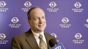 Le président d’une fondation caritative salue la tradition dans Shen Yun