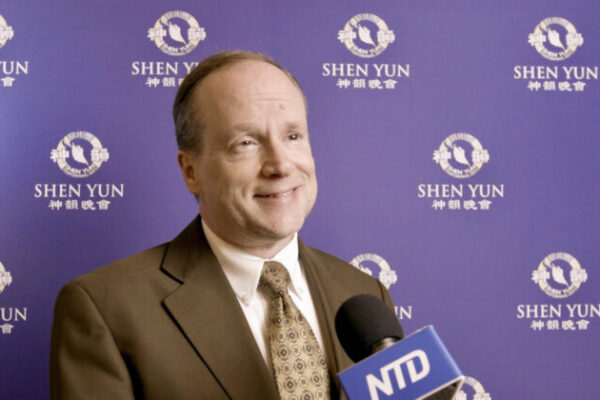 Le président d’une fondation caritative salue la tradition dans Shen Yun