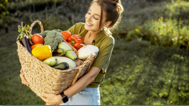 En vous concentrant sur les légumes, et sur une plus grande variété de légumes, vous pouvez manger pour améliorer la santé de votre cœur. (RossHelen/Shutterstock)