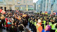 Ottawa : la police montée piétine les manifestants et fait arrêter plus d’une centaine de personnes