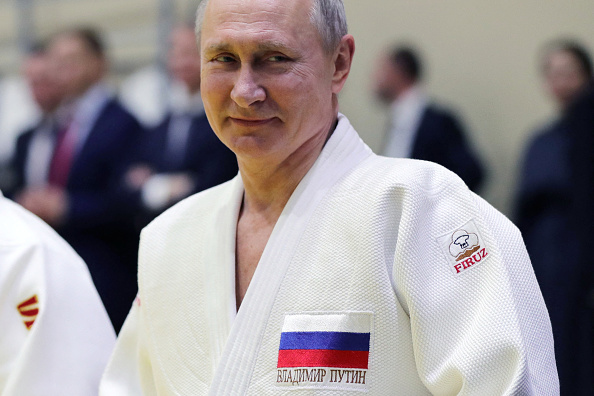  Le Président russe Vladimir Poutine participe à une séance d'entraînement avec les membres de l'équipe nationale russe de judo à Sotchi, le 14 février 2019.( Photo :  MIKHAIL KLIMENTYEV/SPUTNIK/AFP via Getty Images)