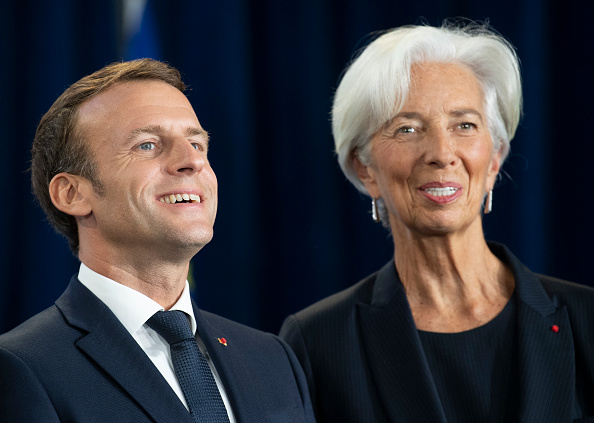 Le président français Emmanuel Macron et la présidente entrante de la Banque centrale européenne (BCE) Christine Lagarde. (SILAS STEIN/POOL/AFP via Getty Images)