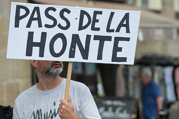 Manifestation à Nantes contres les mesures liberticides mises en place par le gouvernement, septembre 2021. (Photo : SEBASTIEN SALOM-GOMIS/AFP via Getty Images)
