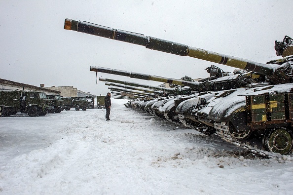 -Les forces armées ukrainiennes, stationnés dans leur base dans la région de Kharkiv, le 31 janvier 2022. Photo de Sergey BOBOK / AFP via Getty Images.