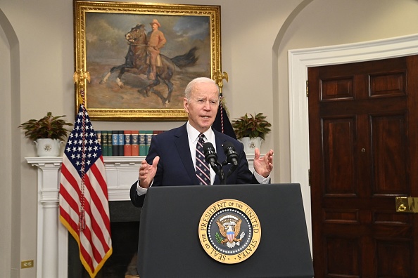 -Le président américain Joe Biden s'exprime sur l'opération antiterroriste en Syrie depuis la salle Roosevelt de la Maison Blanche à Washington, DC, le 3 février 2022. Photo de SAUL LOEB/AFP via Getty Images.