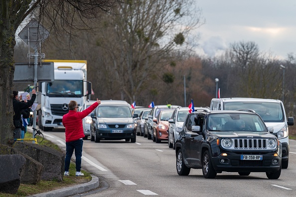 Le "convoi de la liberté" en partance pour Bruxelles. (Photo :  PATRICK HERTZOG/AFP via Getty Images)