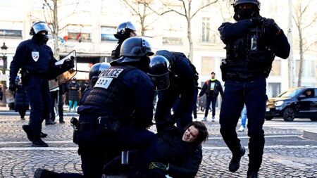 Manifestations anti-pass : un homme blessé à la tête à Paris, ouverture d’une enquête administrative