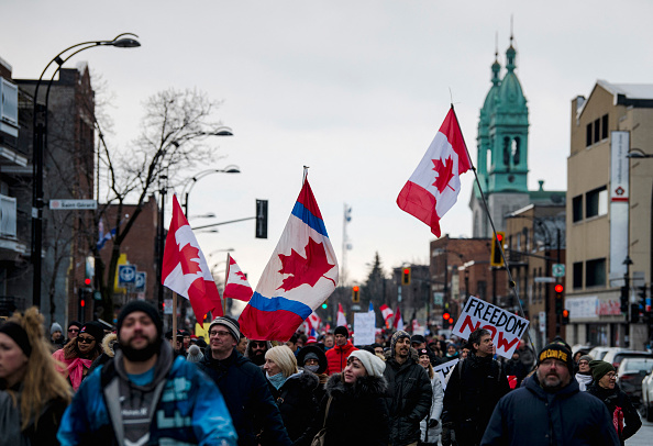 Soutien des manifestants au "Convoi de la liberté" à Montréal le 12 février 2022. (Photo : ANDREJ IVANOV/AFP via Getty Images)