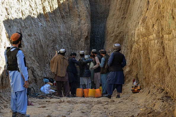 Illustration. Le 17 février 2022, en Afghanistan, des secouristes tentaient de secourir un garçon de 9 ans coincé dans un puits dans le village isolé de Shokak, dans la province de Zabul, à environ 120 km de Kandahar. (Photo : JAVED TANVEER/AFP via Getty Images)