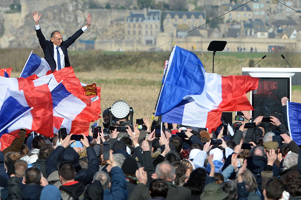 Le candidat à l'élection présidentielle de 2022 Eric Zemmour lors d'un meeting près du Mont-Saint-Michel le 19 février 2022. (JEAN-FRANCOIS MONIER/AFP via Getty Images)