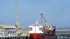 Sanctions européennes : un bateau russe transportant des véhicules intercepté dans la Manche